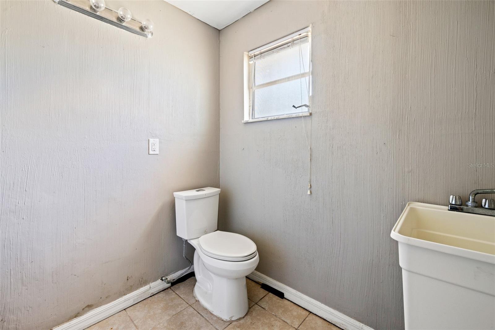 2328 UNITY AVE, FORT MYERS, FL, 33901