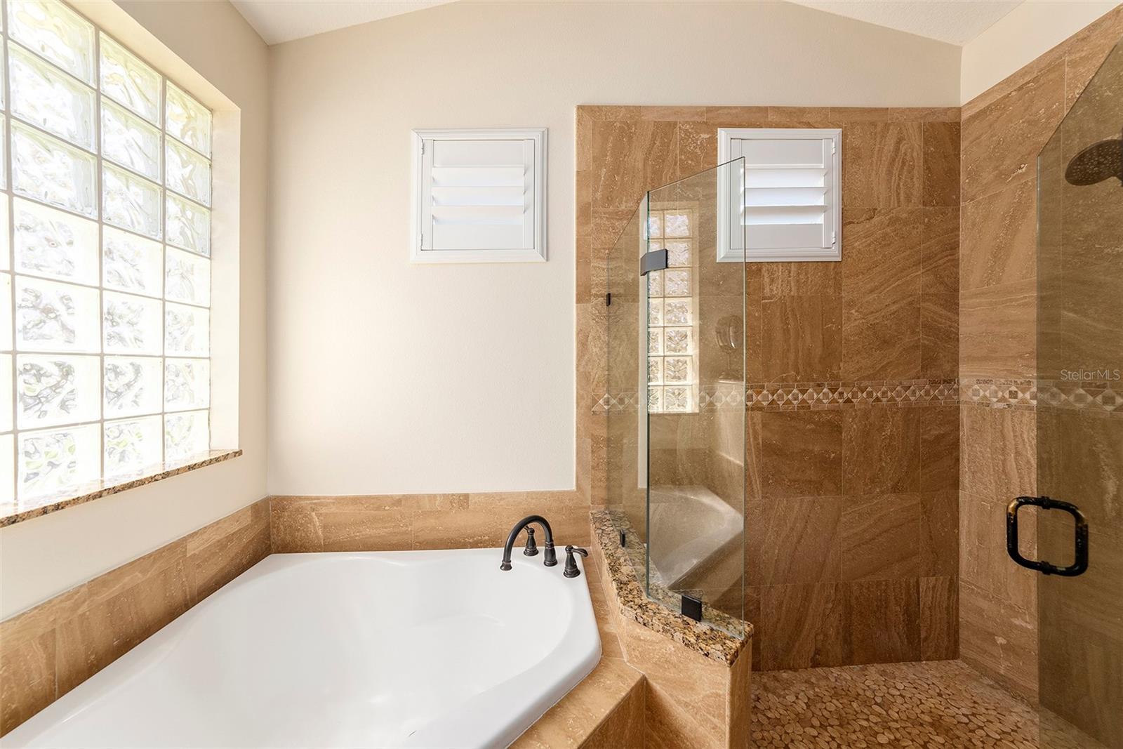 19328 AUTUMN WOODS AVE, TAMPA, FL, 33647