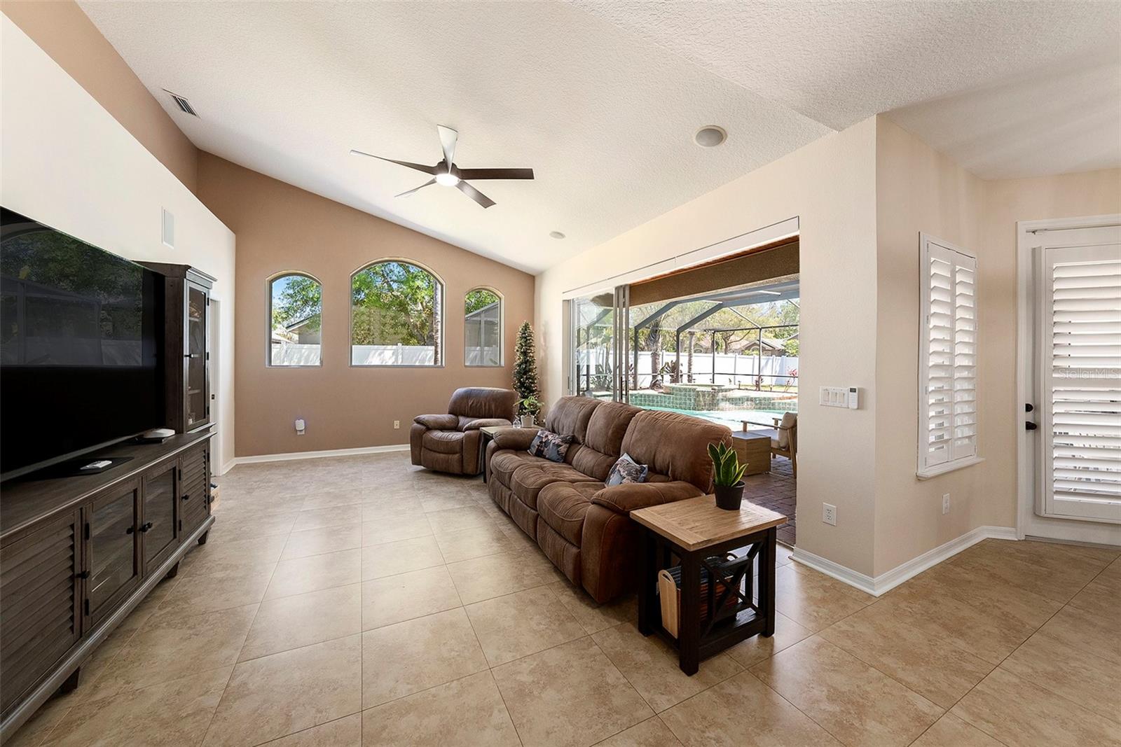 19328 AUTUMN WOODS AVE, TAMPA, FL, 33647
