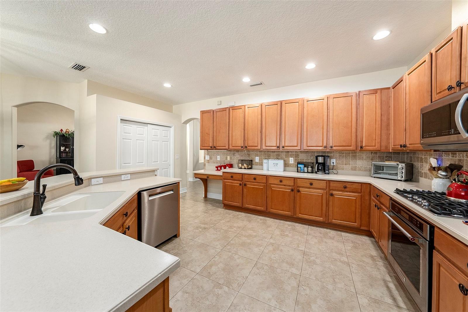 19328 AUTUMN WOODS AVE, TAMPA, FL, 33647