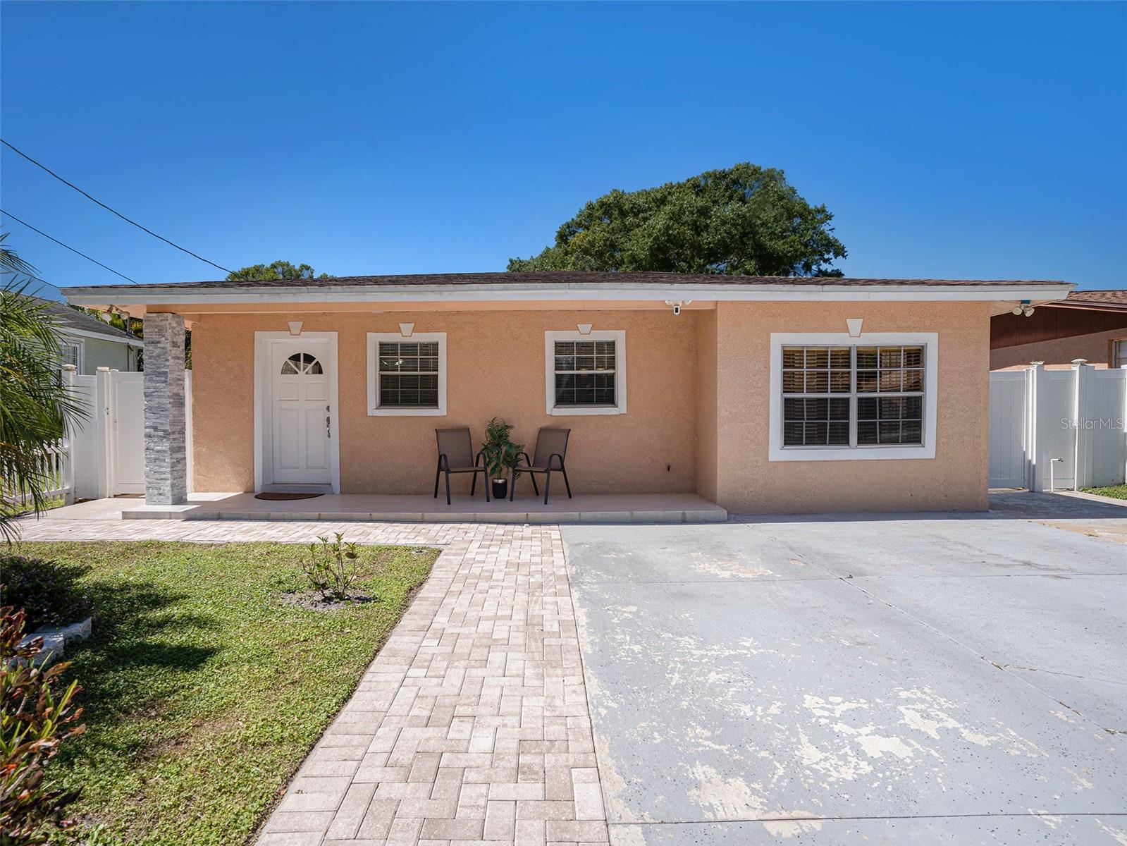 8210 MARIGOLD AVE, TAMPA, FL, 33614