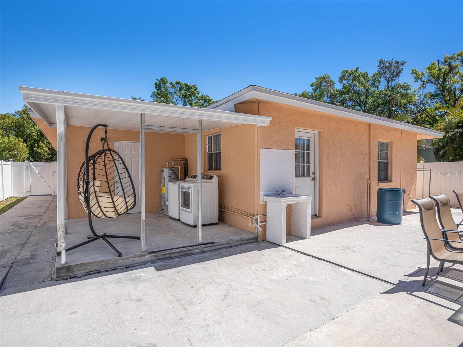 8210 MARIGOLD AVE, TAMPA, FL, 33614