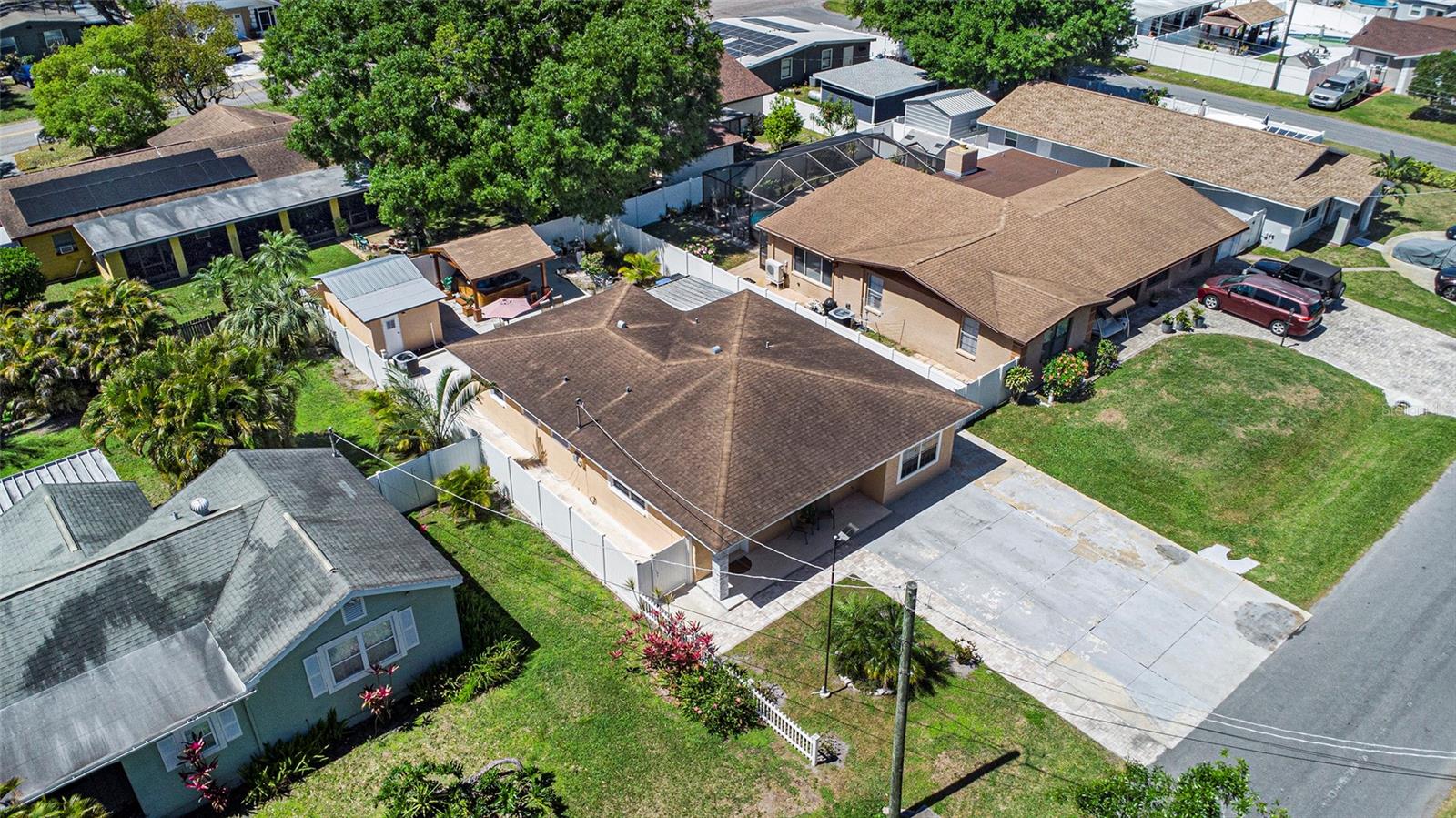 8210 MARIGOLD AVE, TAMPA, FL, 33614
