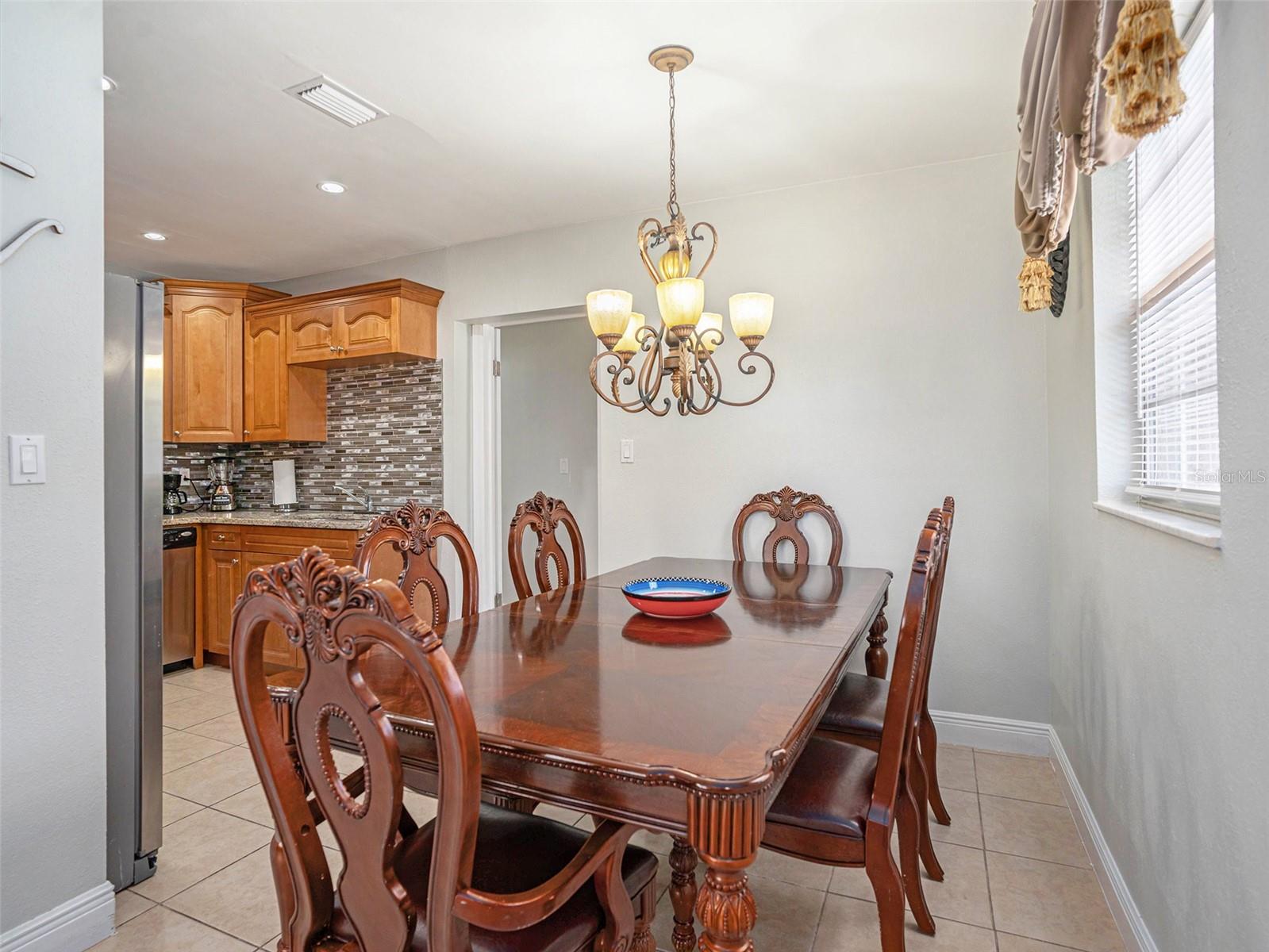 8210 MARIGOLD AVE, TAMPA, FL, 33614