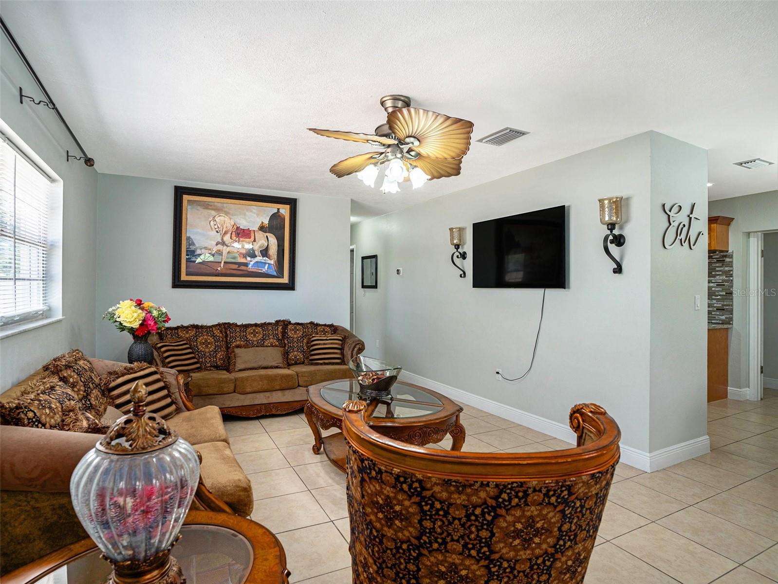 8210 MARIGOLD AVE, TAMPA, FL, 33614