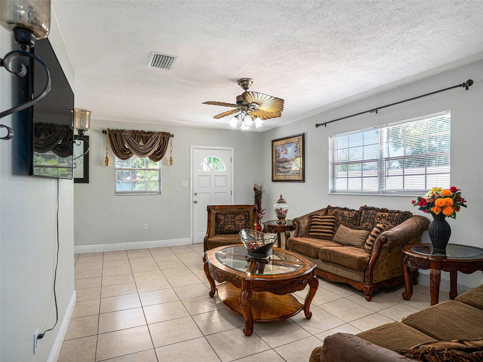 8210 MARIGOLD AVE, TAMPA, FL, 33614