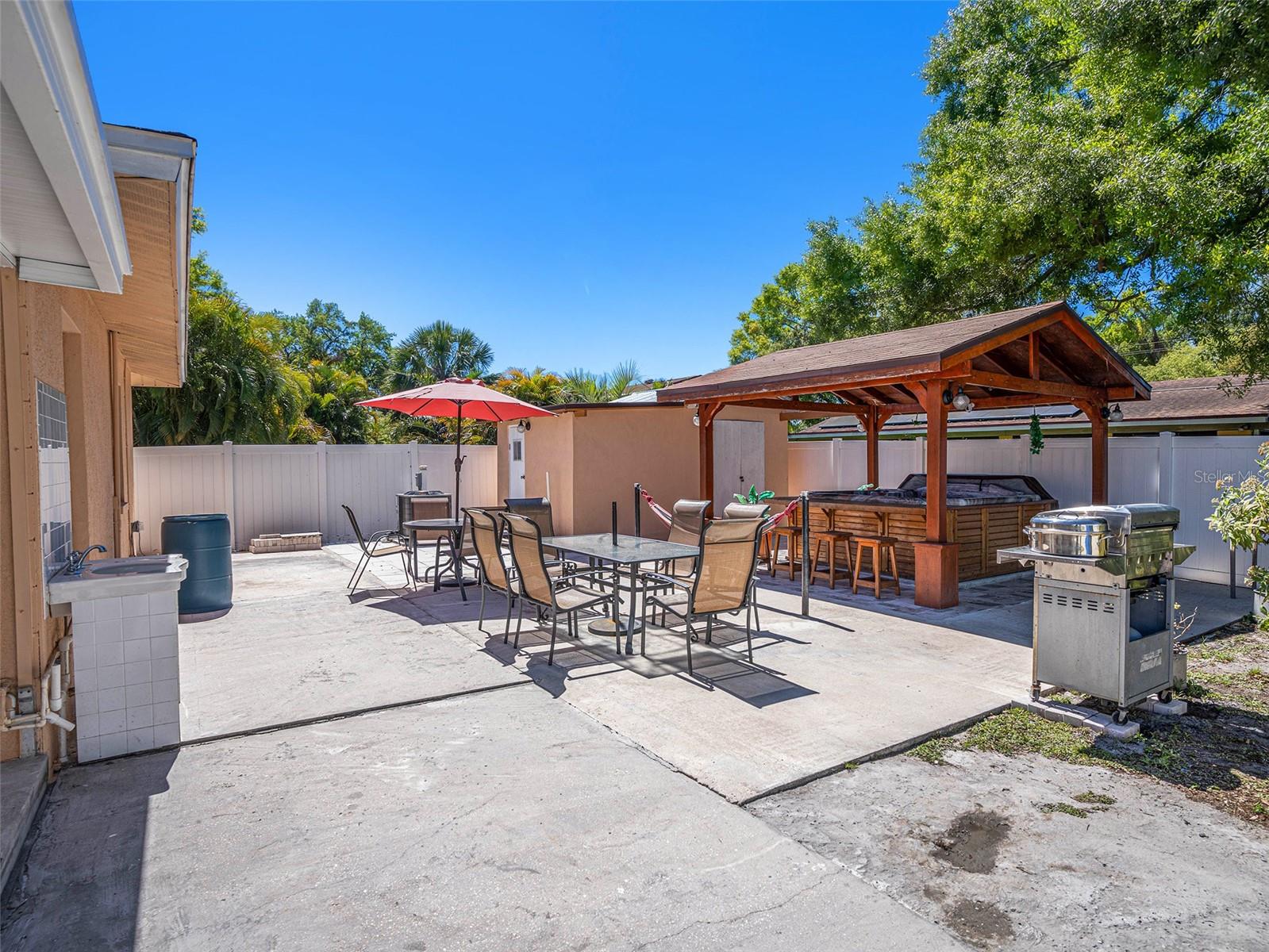 8210 MARIGOLD AVE, TAMPA, FL, 33614