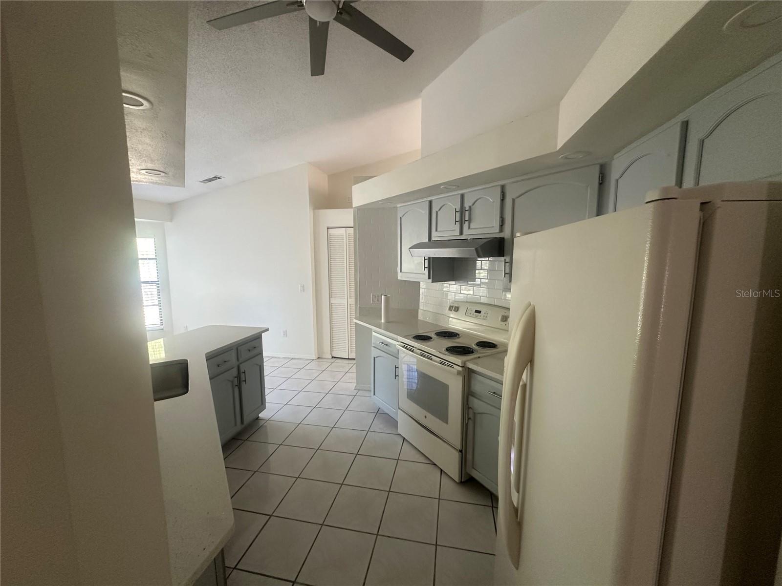 2029 LAKE VIEW BLVD, PORT CHARLOTTE, FL, 33948