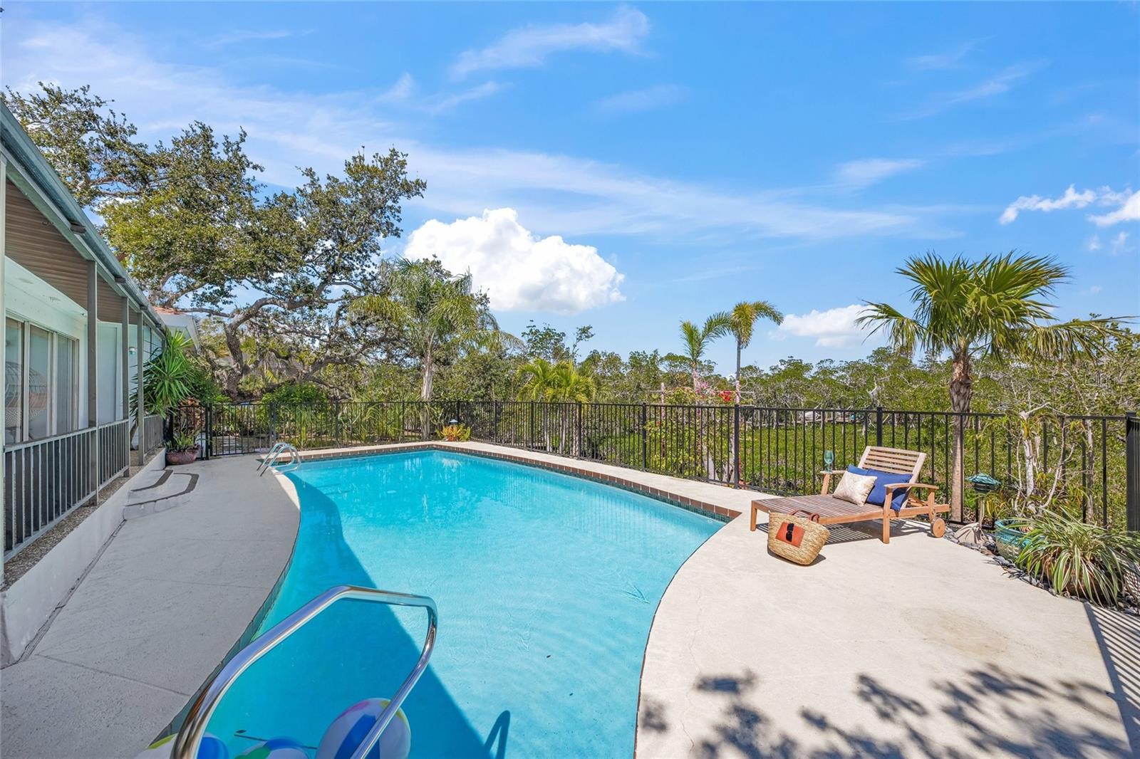 700 TROPICAL CIR, SARASOTA, FL, 34242