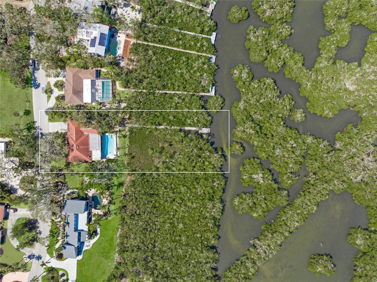 700 TROPICAL CIR, SARASOTA, FL, 34242