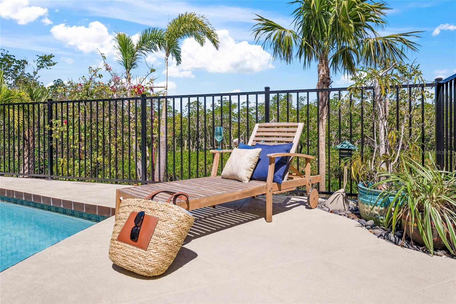 700 TROPICAL CIR, SARASOTA, FL, 34242