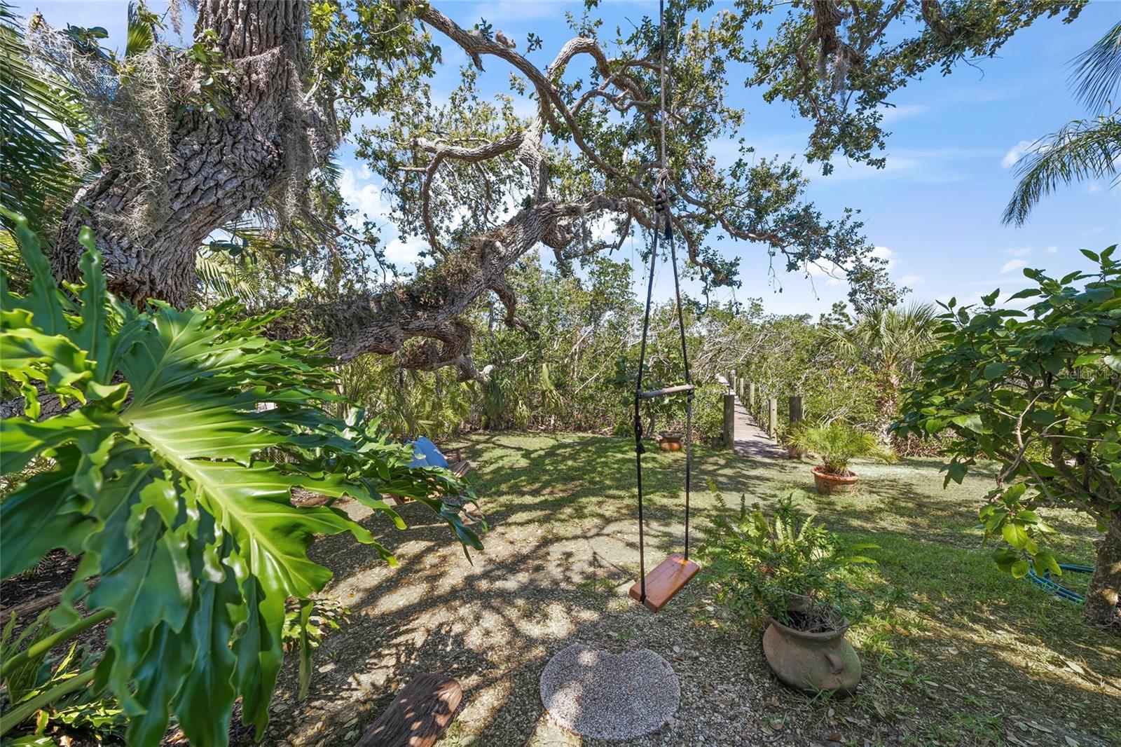 700 TROPICAL CIR, SARASOTA, FL, 34242