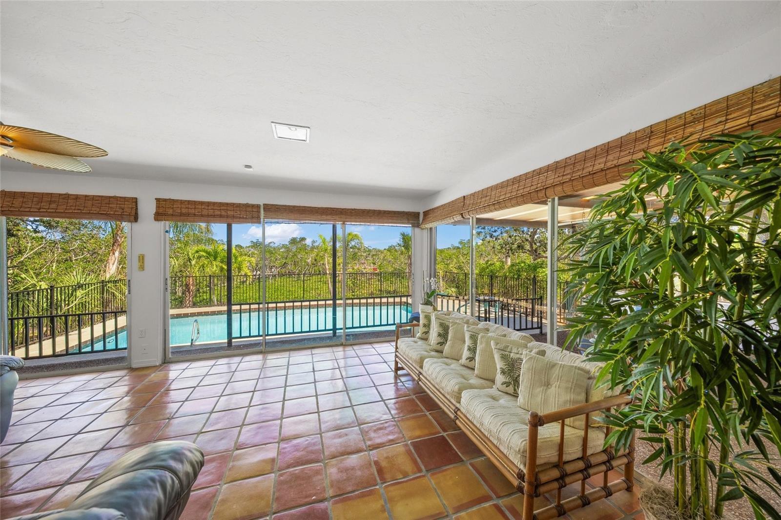 700 TROPICAL CIR, SARASOTA, FL, 34242