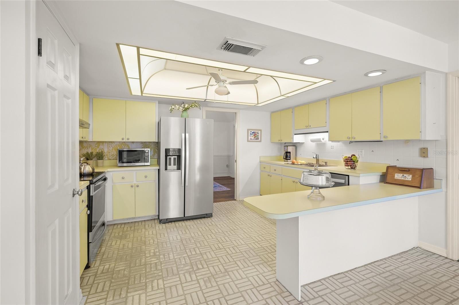 700 TROPICAL CIR, SARASOTA, FL, 34242