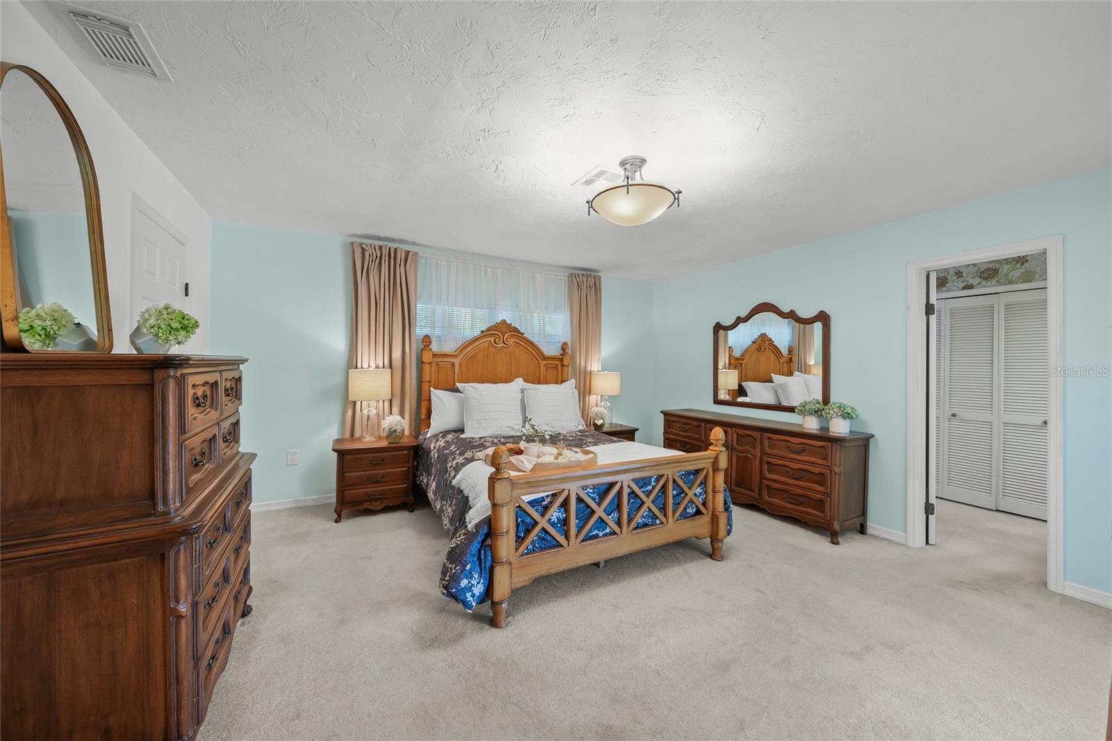 700 TROPICAL CIR, SARASOTA, FL, 34242