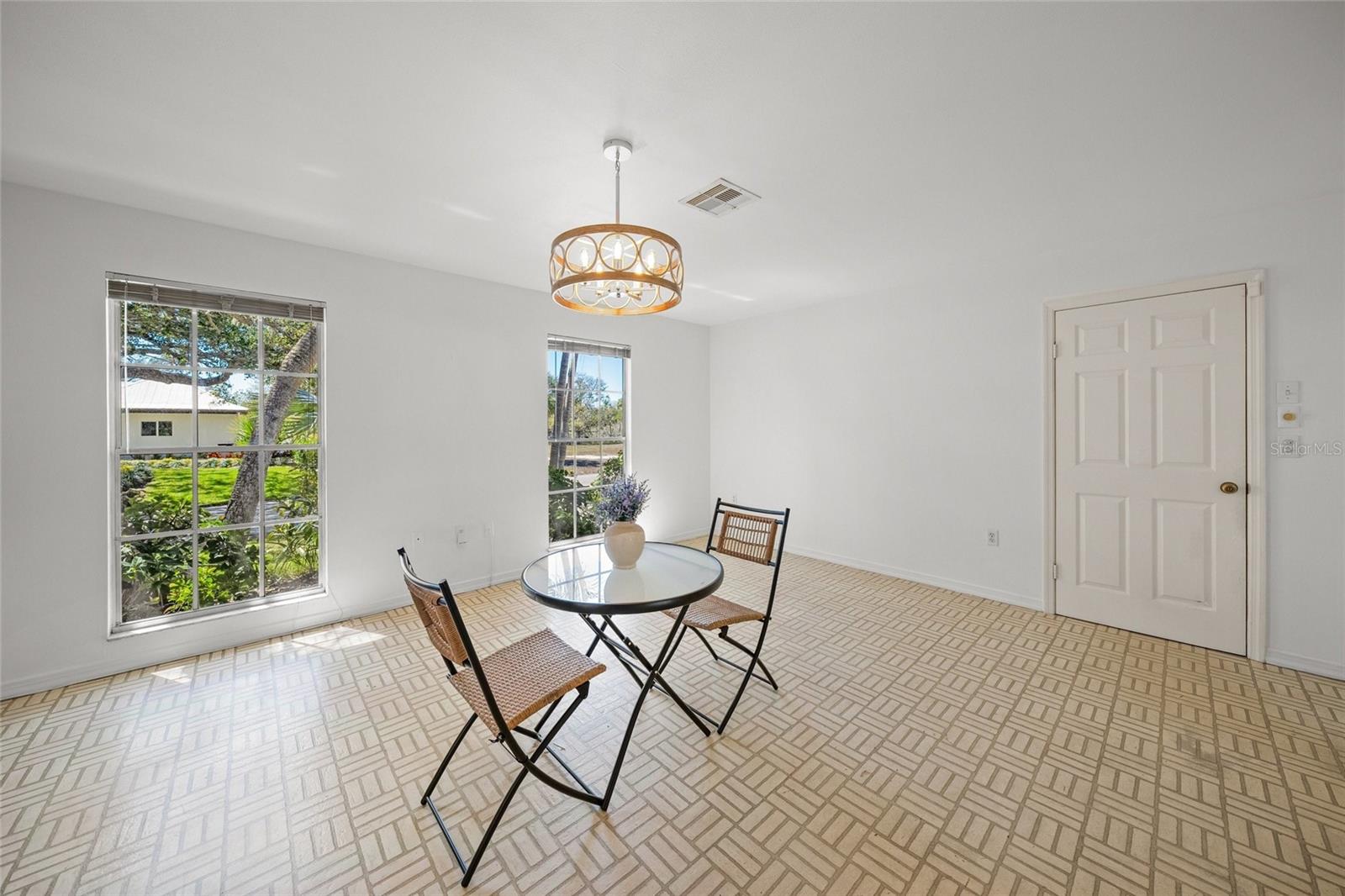 700 TROPICAL CIR, SARASOTA, FL, 34242