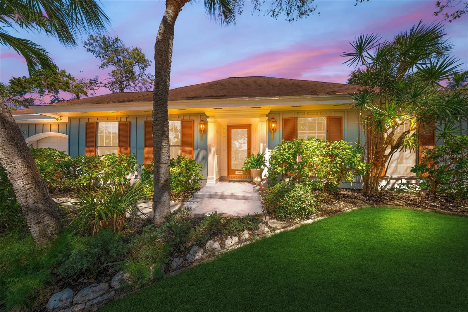 700 TROPICAL CIR, SARASOTA, FL, 34242