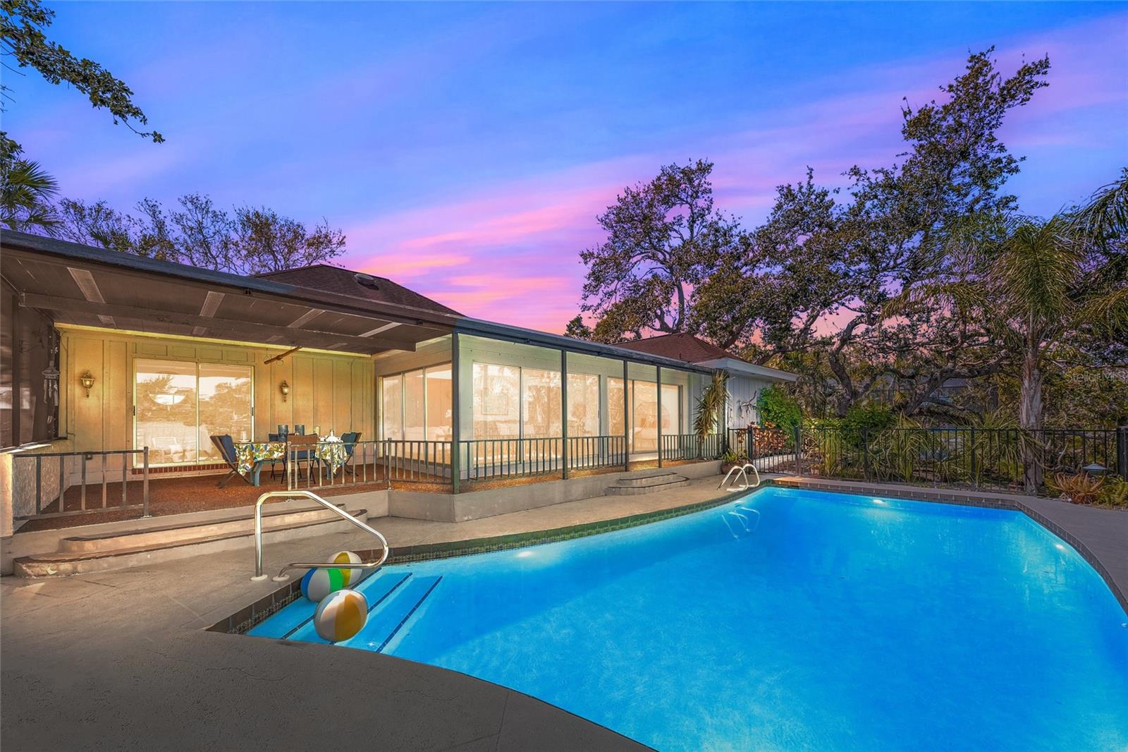 700 TROPICAL CIR, SARASOTA, FL, 34242