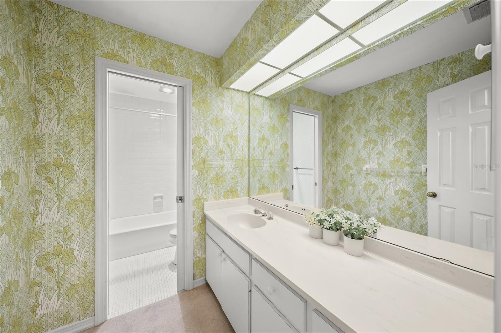 700 TROPICAL CIR, SARASOTA, FL, 34242