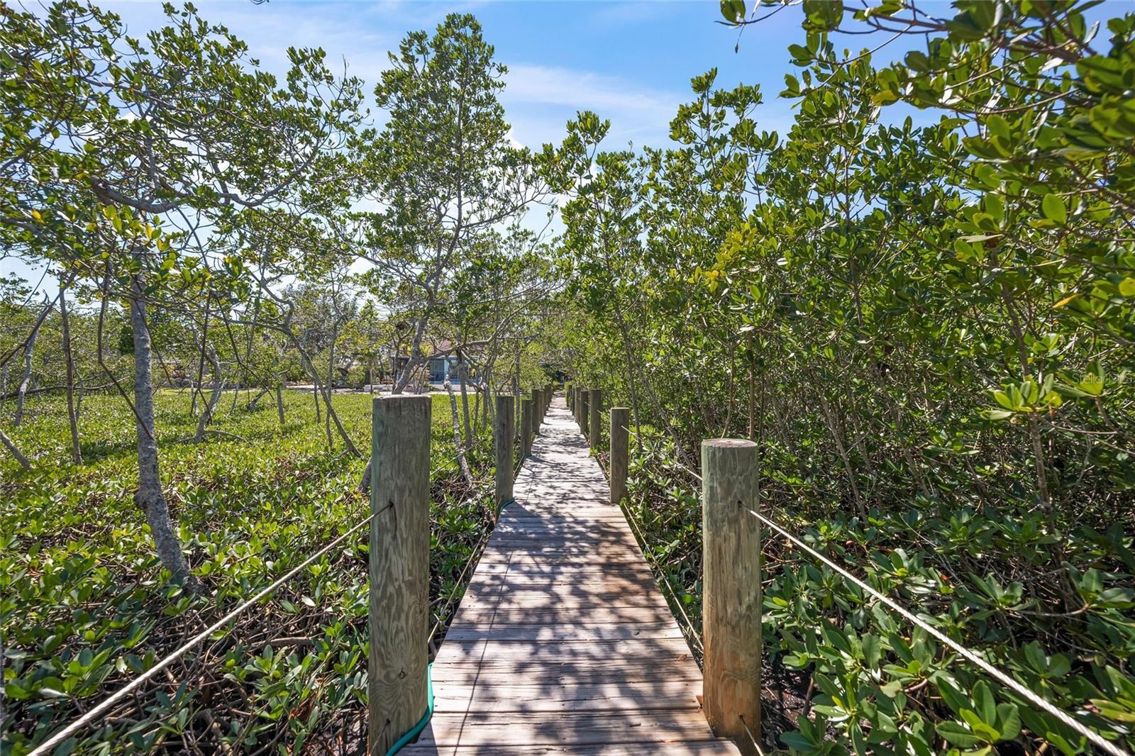 700 TROPICAL CIR, SARASOTA, FL, 34242