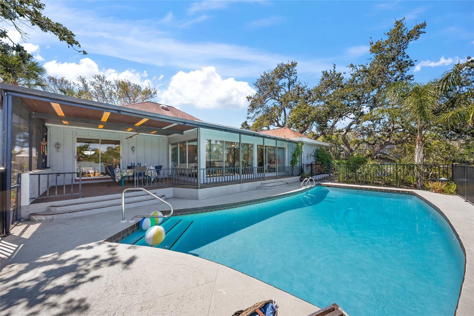 700 TROPICAL CIR, SARASOTA, FL, 34242