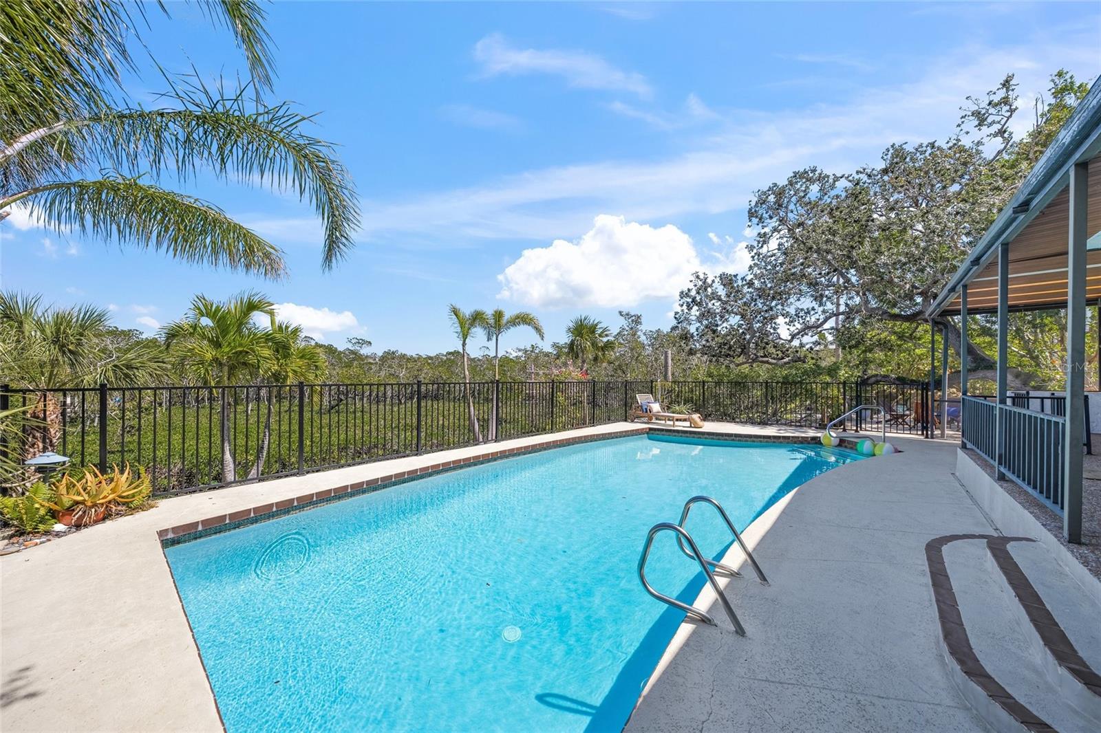 700 TROPICAL CIR, SARASOTA, FL, 34242