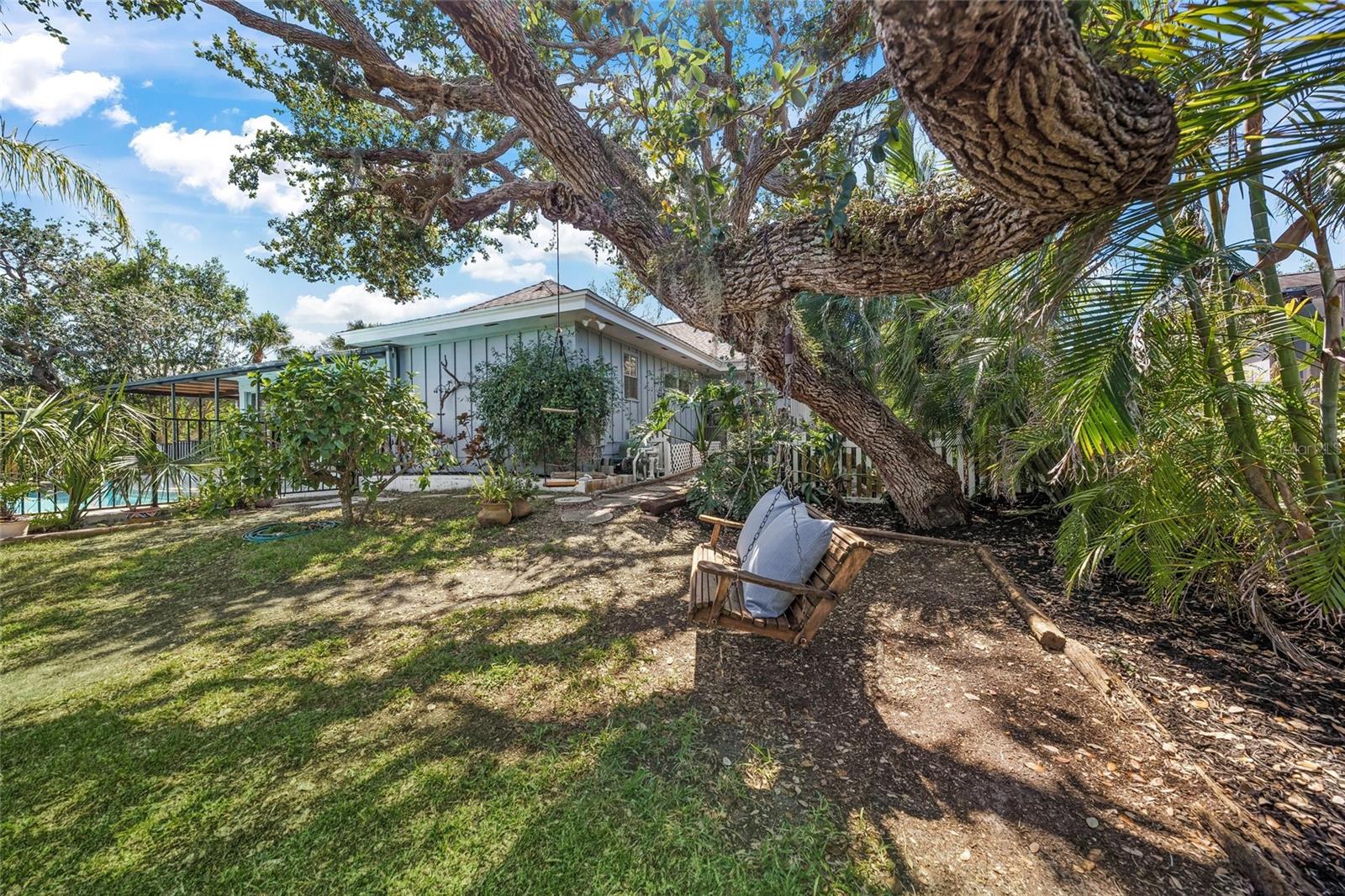 700 TROPICAL CIR, SARASOTA, FL, 34242