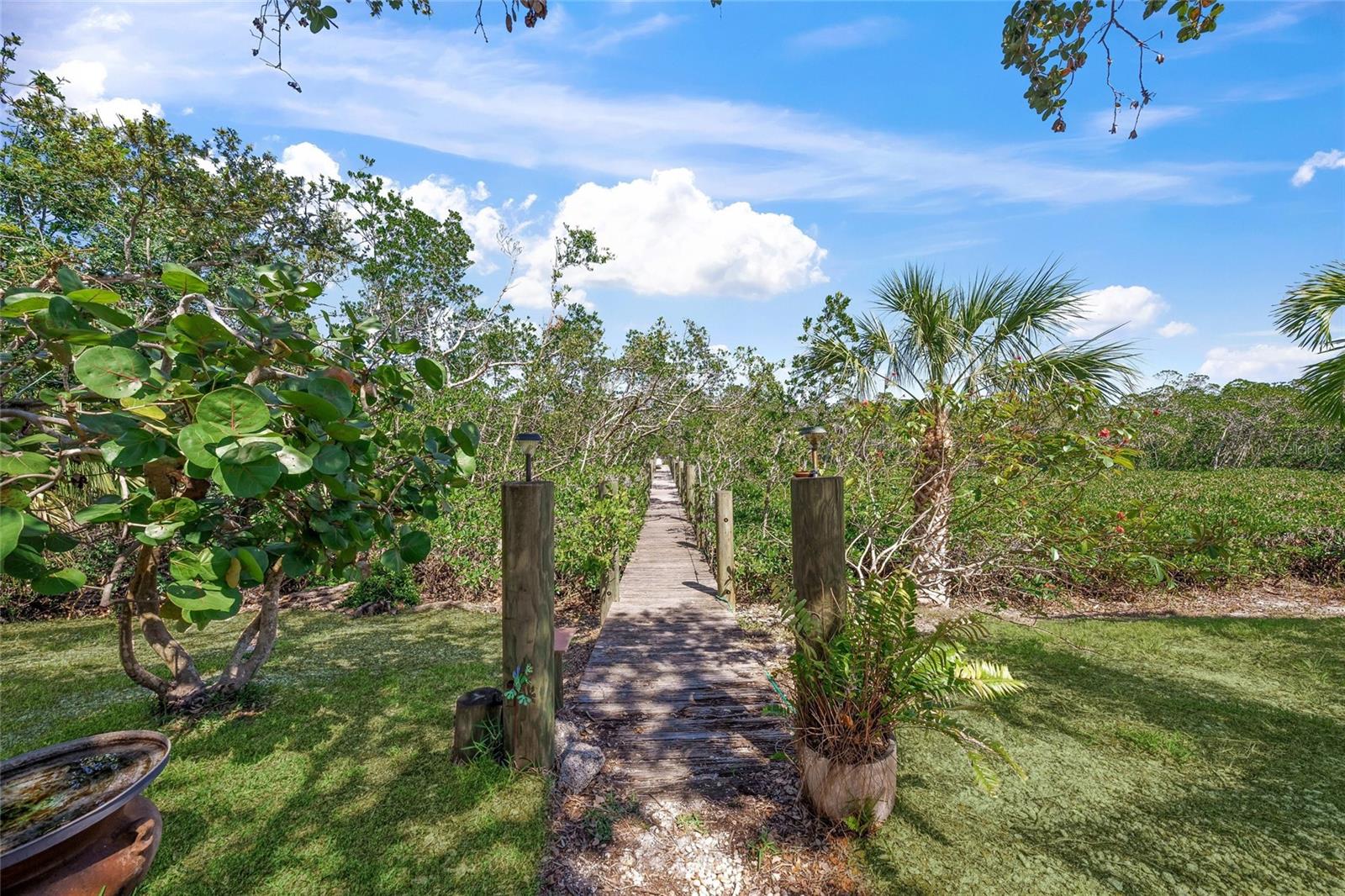 700 TROPICAL CIR, SARASOTA, FL, 34242