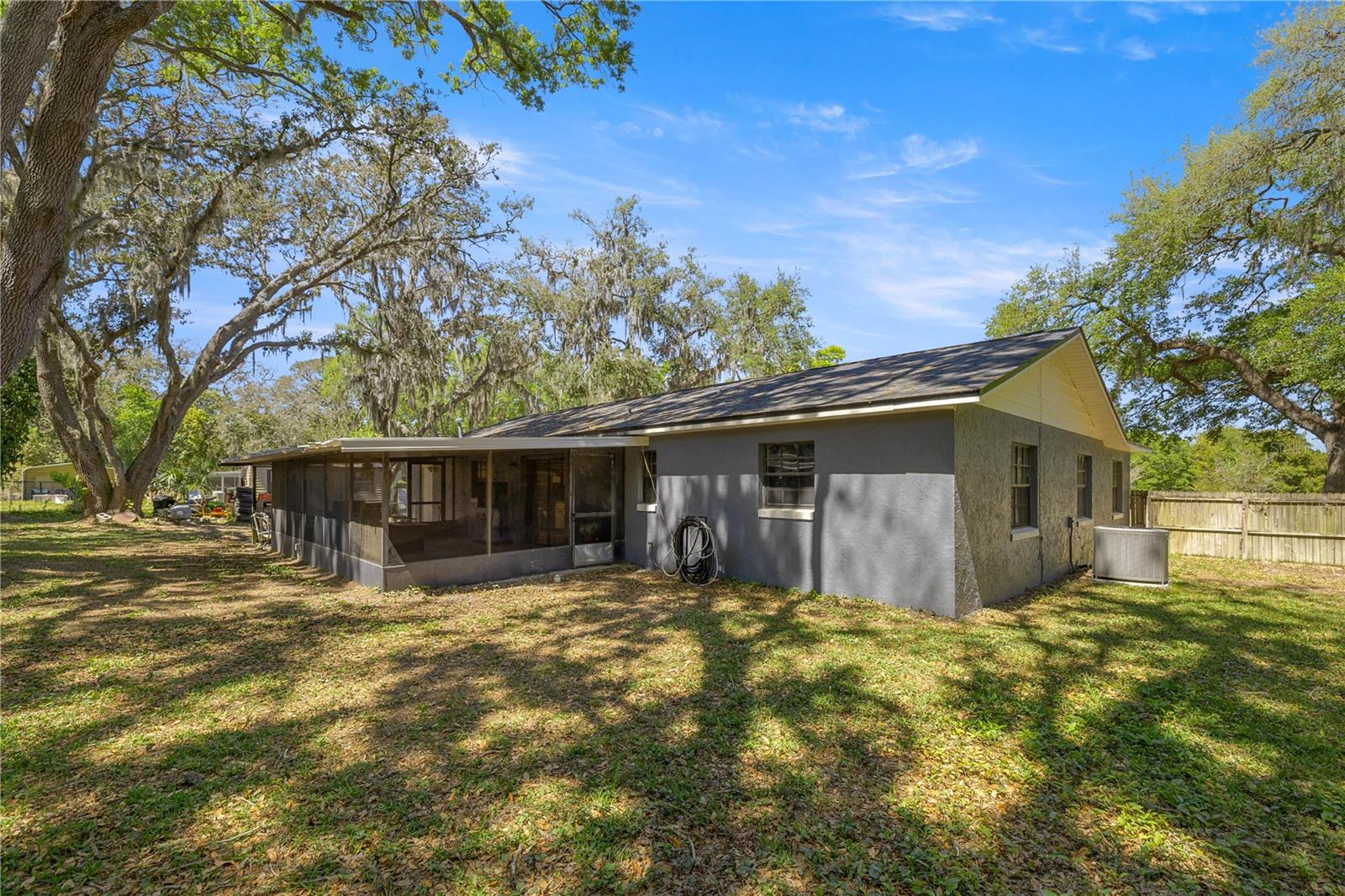 1107 VALLEY RD, FRUITLAND PARK, FL, 34731