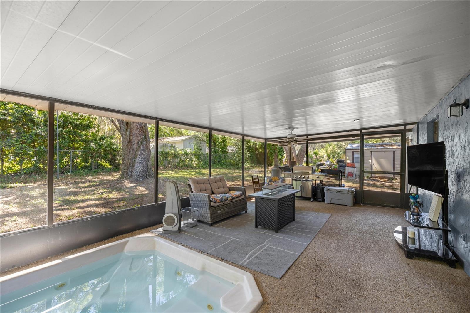1107 VALLEY RD, FRUITLAND PARK, FL, 34731