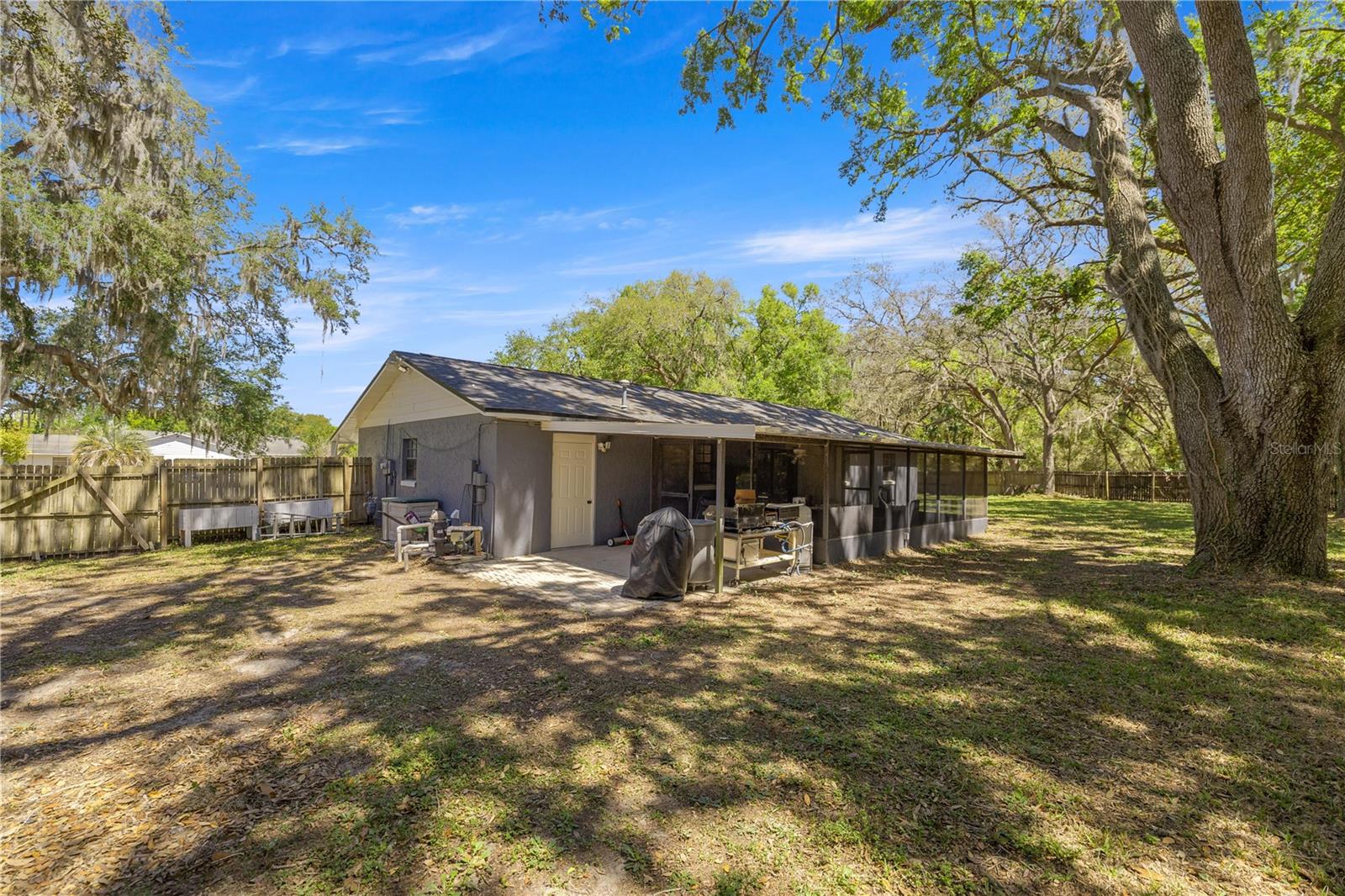 1107 VALLEY RD, FRUITLAND PARK, FL, 34731