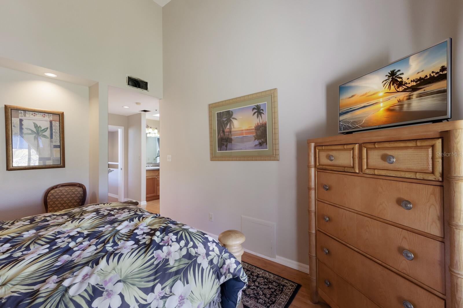 1912 HARBOURSIDE DR #602, LONGBOAT KEY, FL, 34228