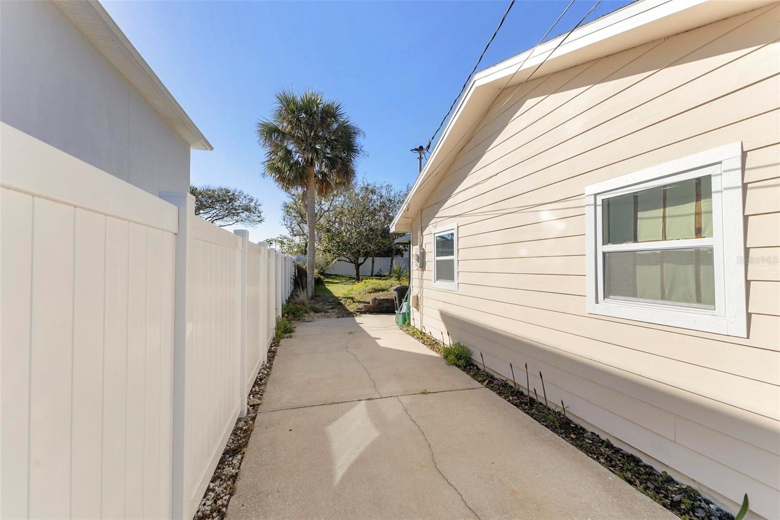 827 E 20TH AVE, NEW SMYRNA BEACH, FL, 32169