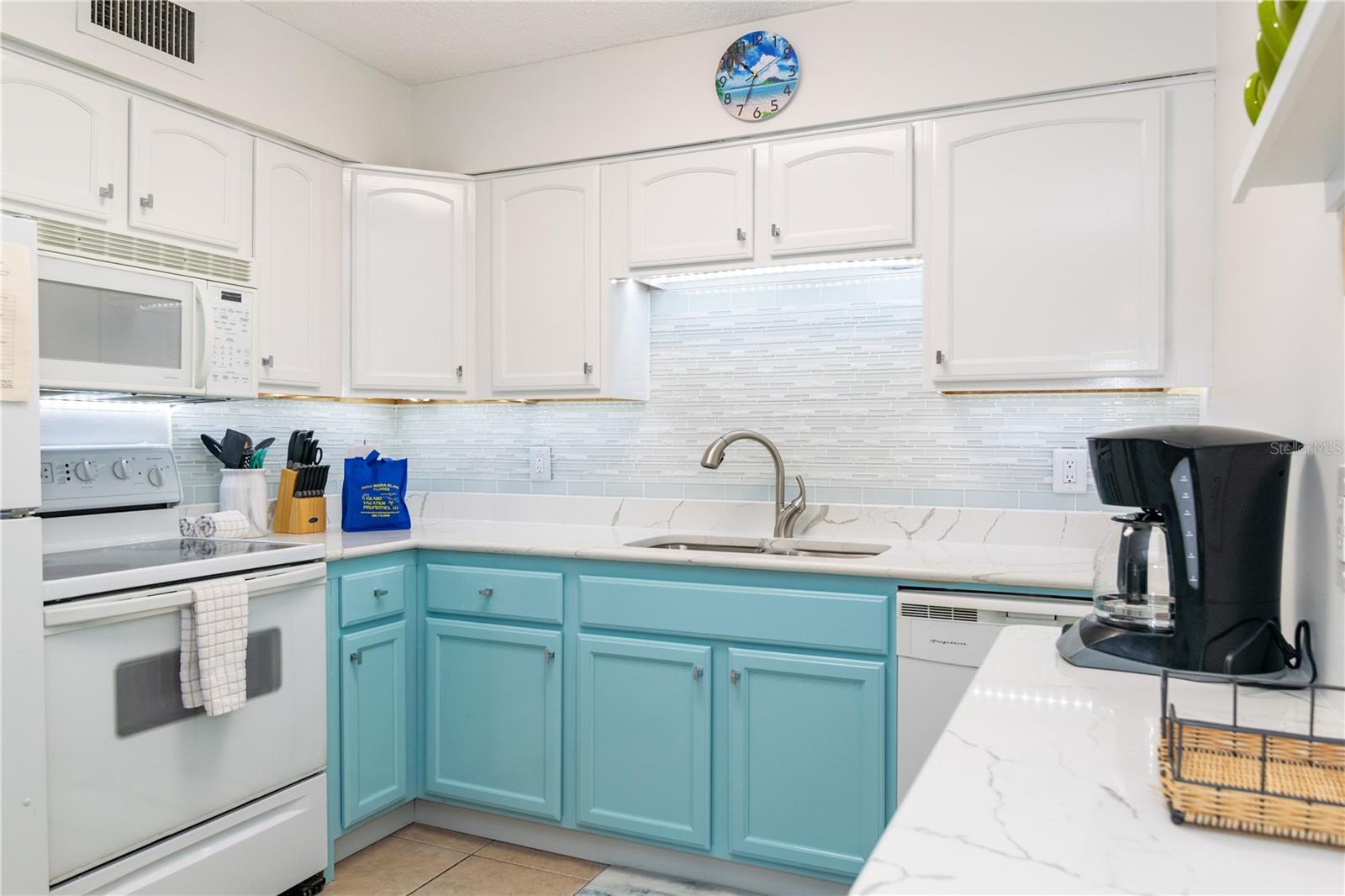 3000 GULF DR #3, HOLMES BEACH, FL, 34217