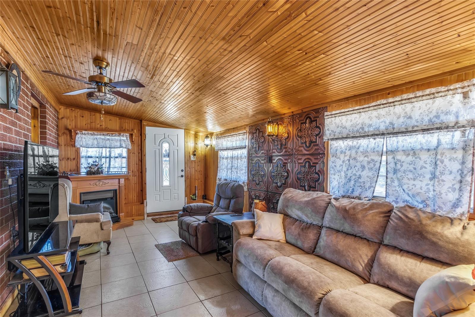 6988 BLUE CEDAR RD, LEESBURG, FL, 34748