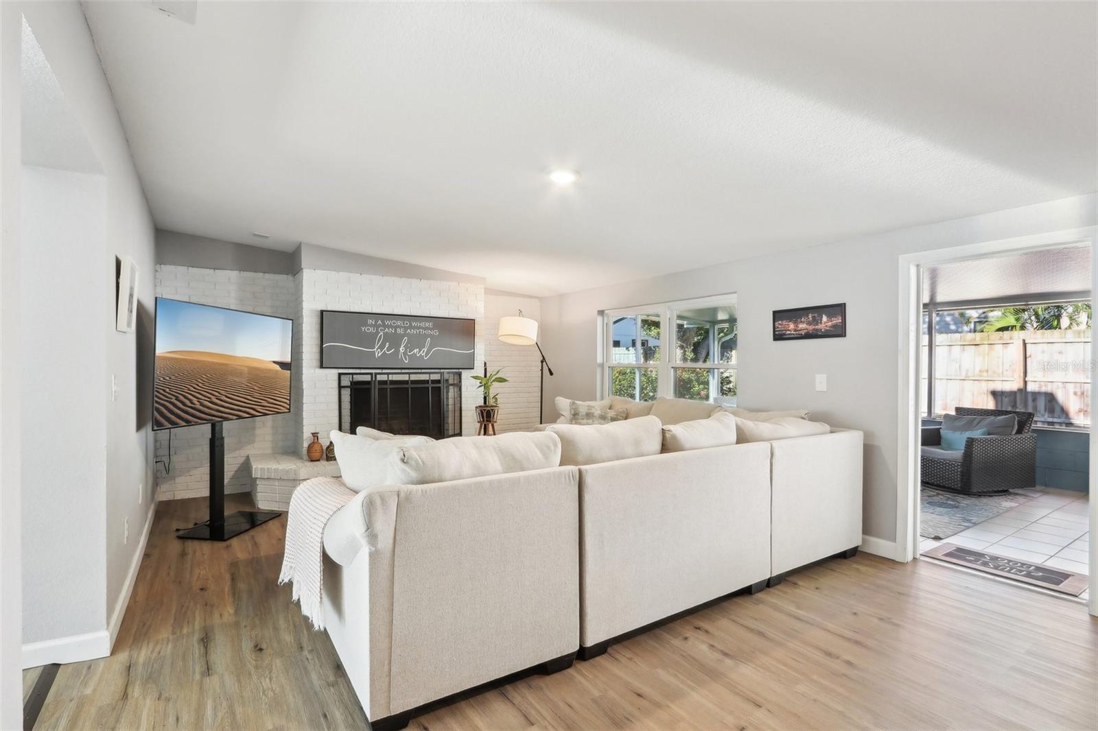 219 N ROSSITER ST, MOUNT DORA, FL, 32757