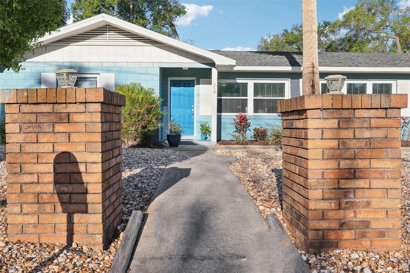 219 N ROSSITER ST, MOUNT DORA, FL, 32757