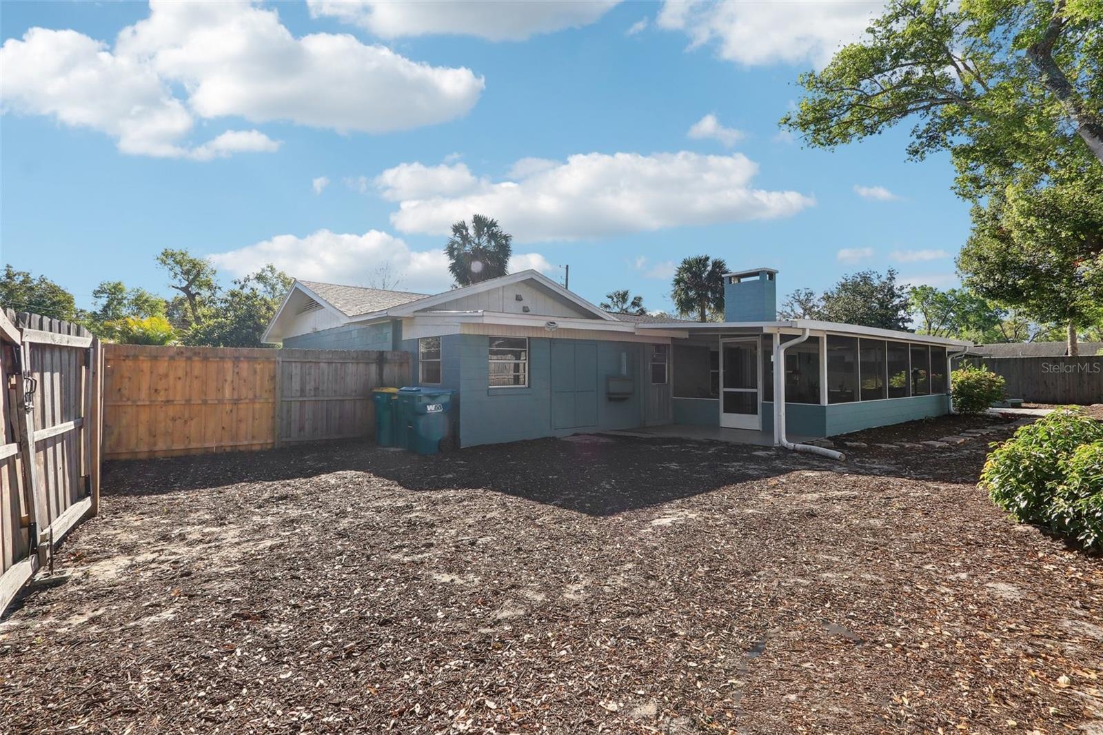 219 N ROSSITER ST, MOUNT DORA, FL, 32757