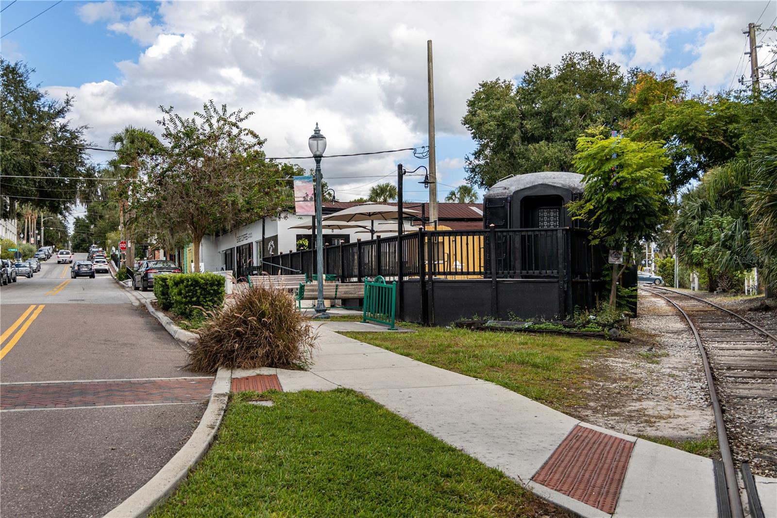 219 N ROSSITER ST, MOUNT DORA, FL, 32757