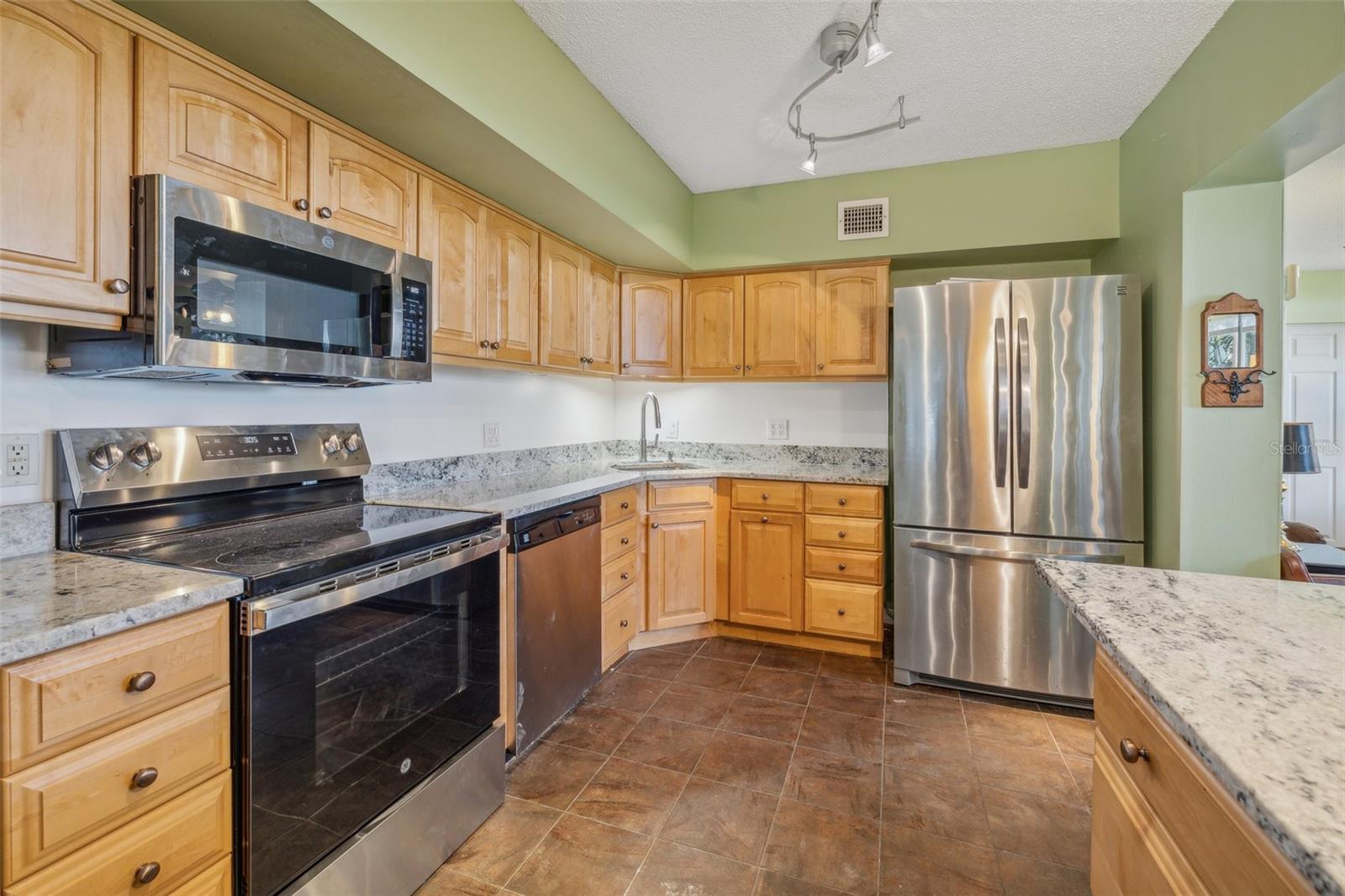 2400 COLUMBIA DR #20, CLEARWATER, FL, 33763