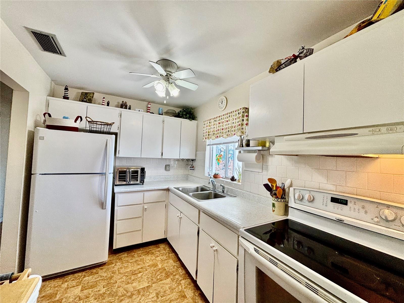 1633 LEISURE DR #M-37, BRADENTON, FL, 34207