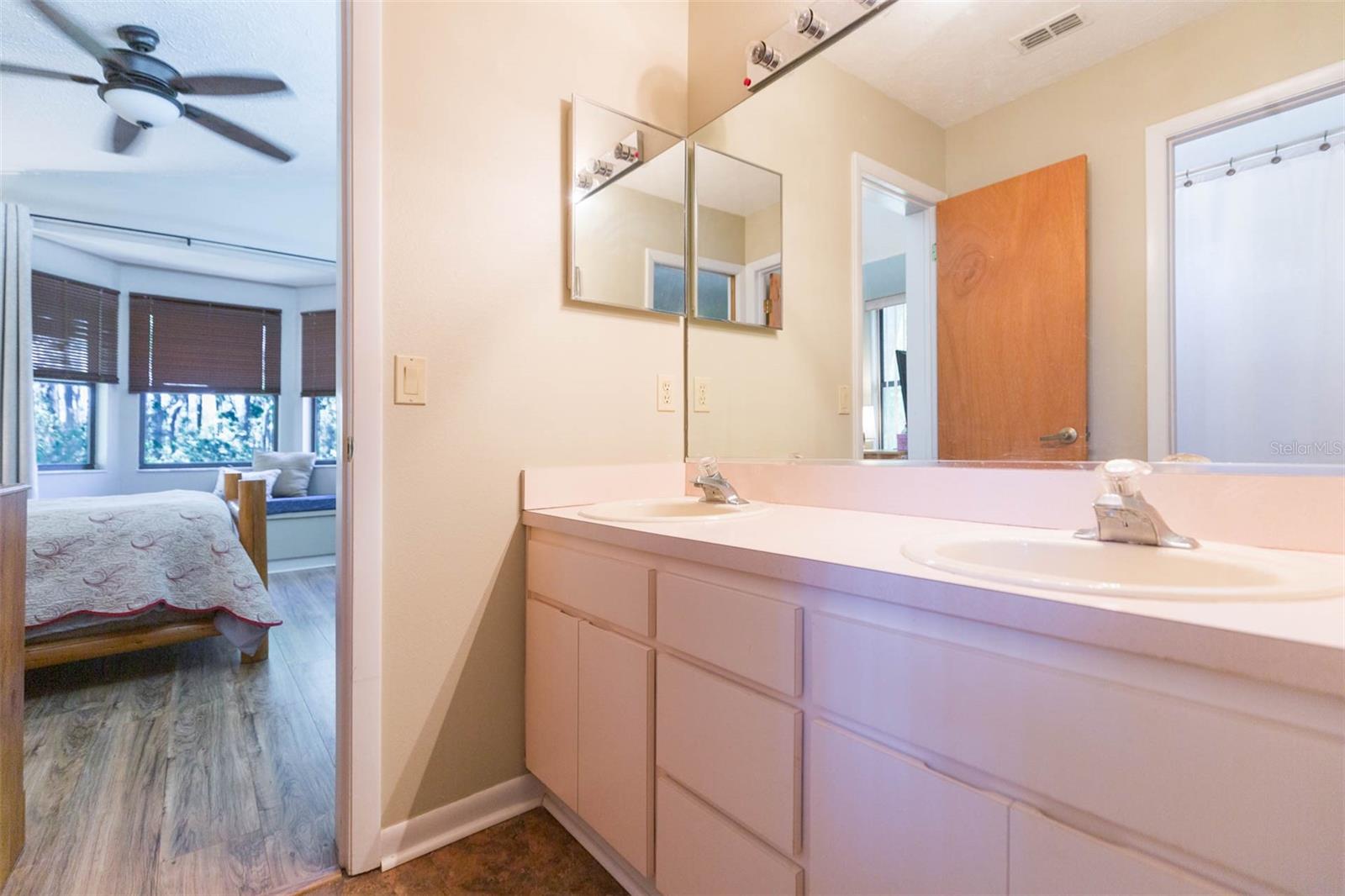 15814 HAMPTON VILLAGE DR, TAMPA, FL, 33618