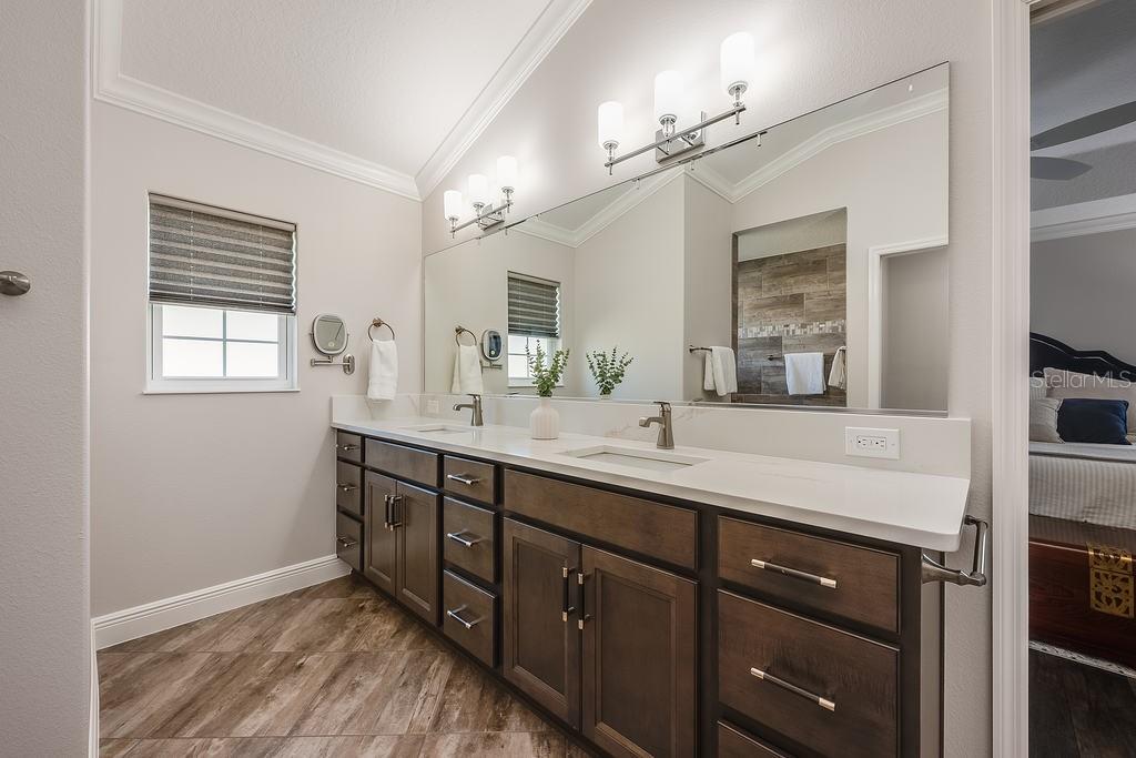 5729 HICKEY WAY, THE VILLAGES, FL, 32163