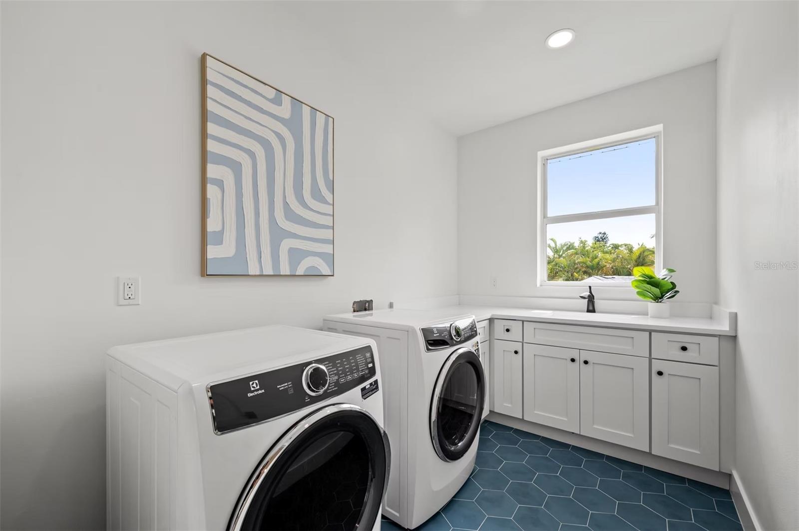 1647 SIESTA DR, SARASOTA, FL, 34239