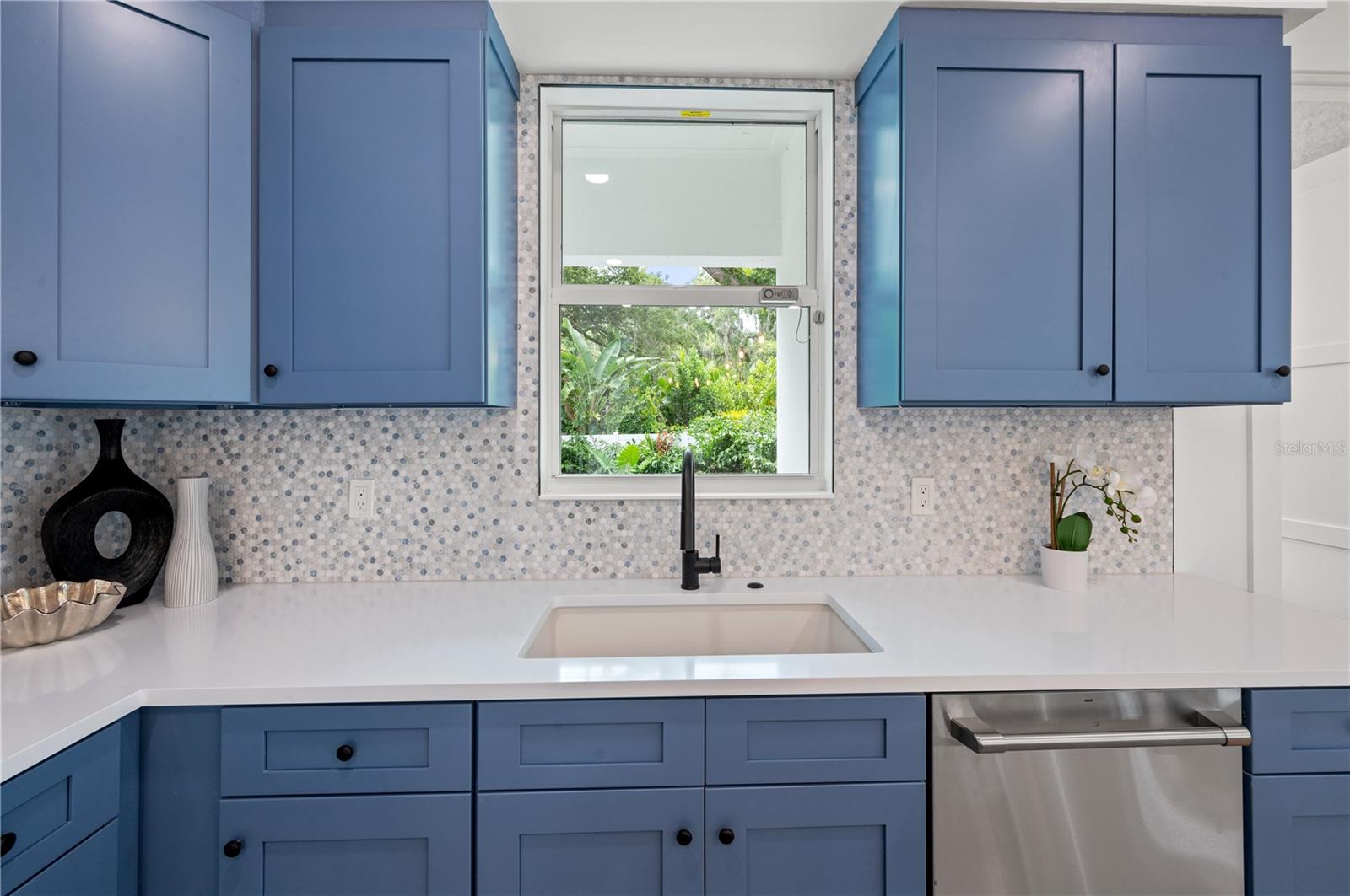 1647 SIESTA DR, SARASOTA, FL, 34239
