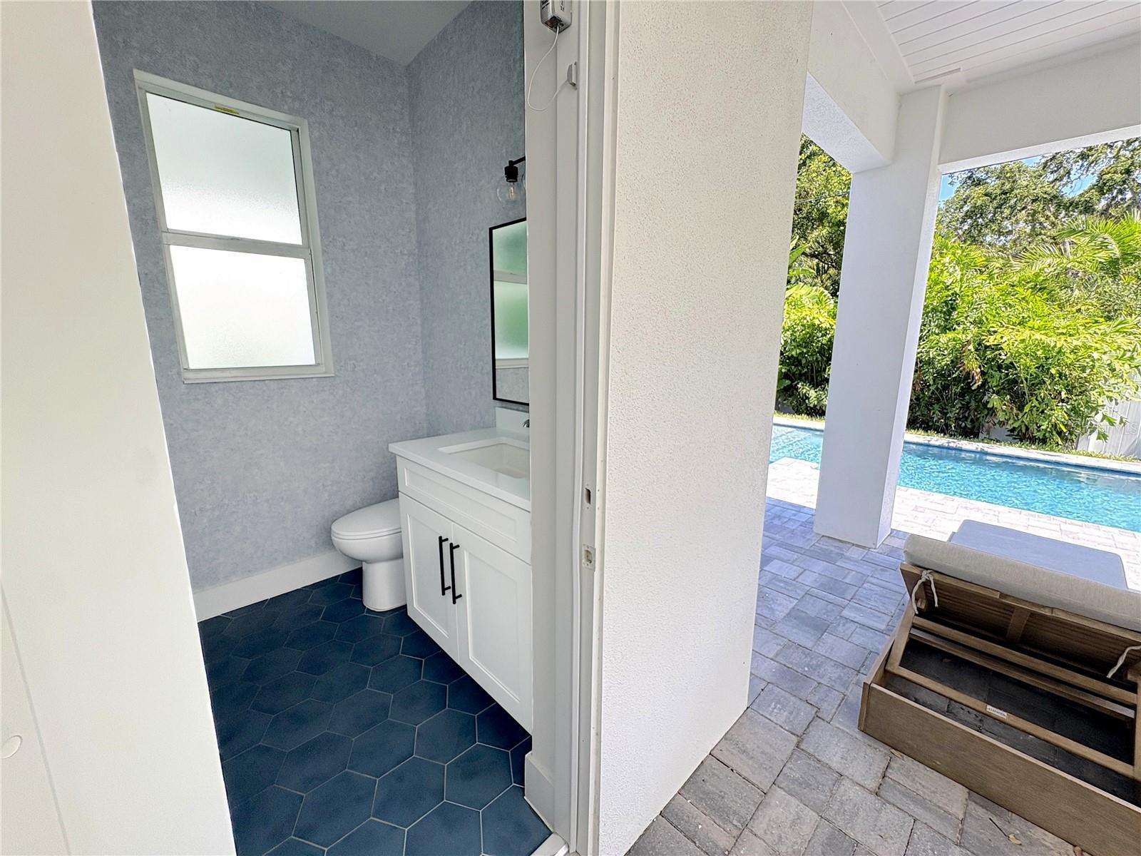 1647 SIESTA DR, SARASOTA, FL, 34239