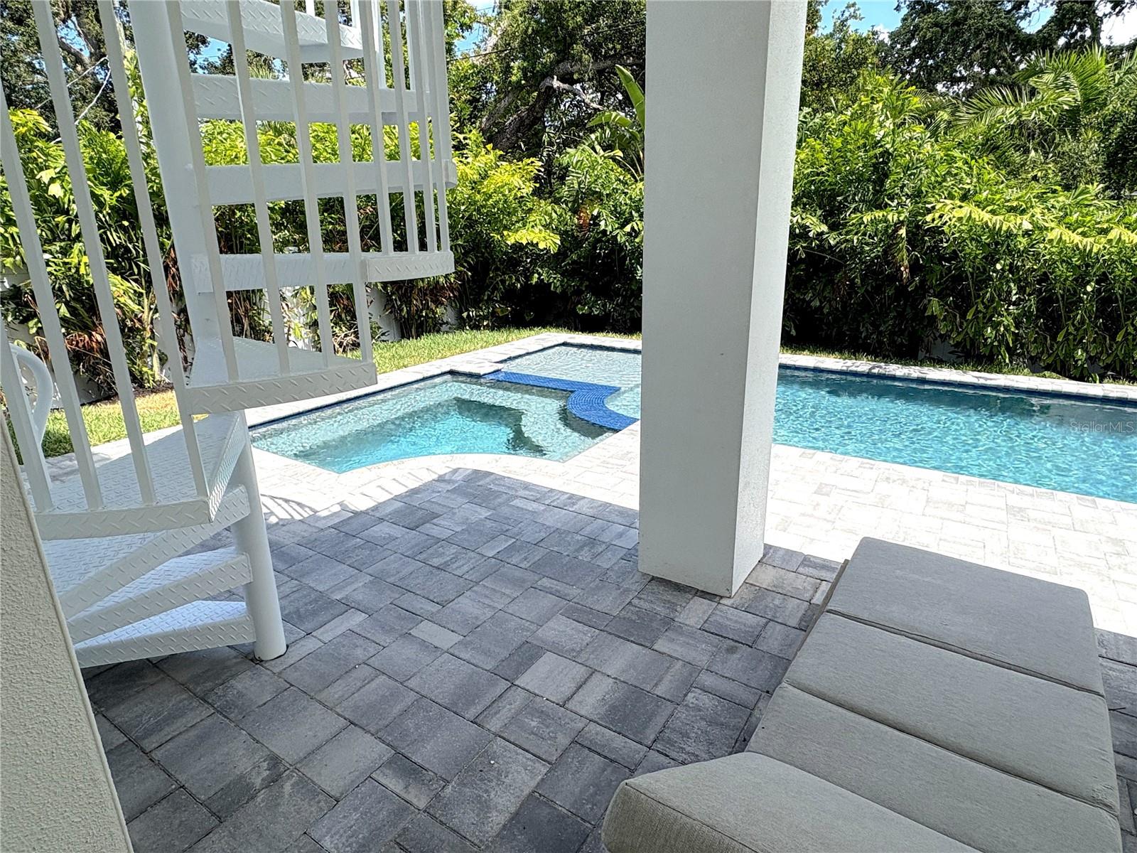 1647 SIESTA DR, SARASOTA, FL, 34239
