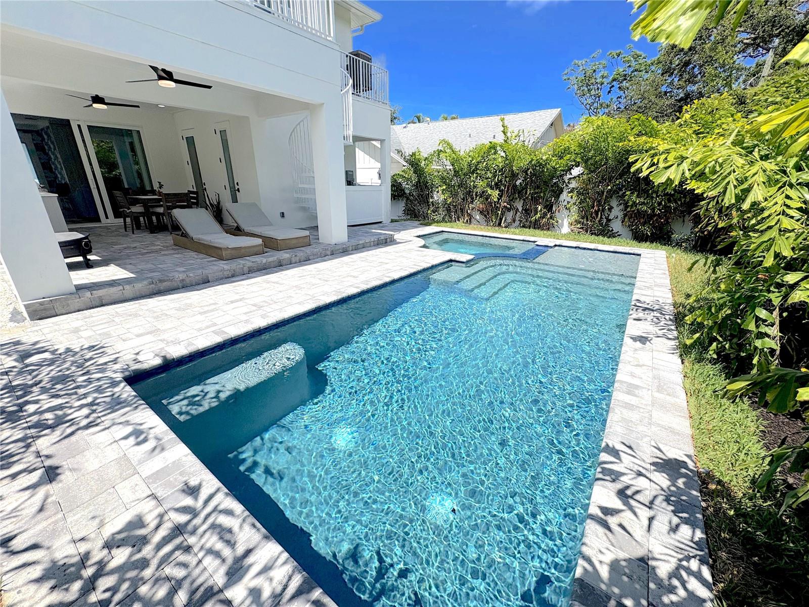 1647 SIESTA DR, SARASOTA, FL, 34239