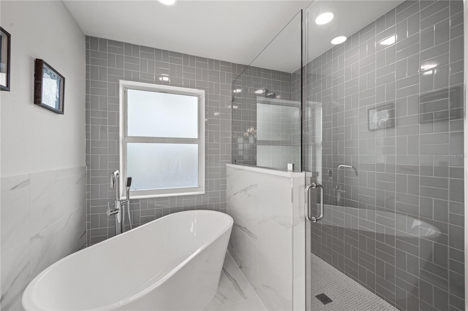 1647 SIESTA DR, SARASOTA, FL, 34239