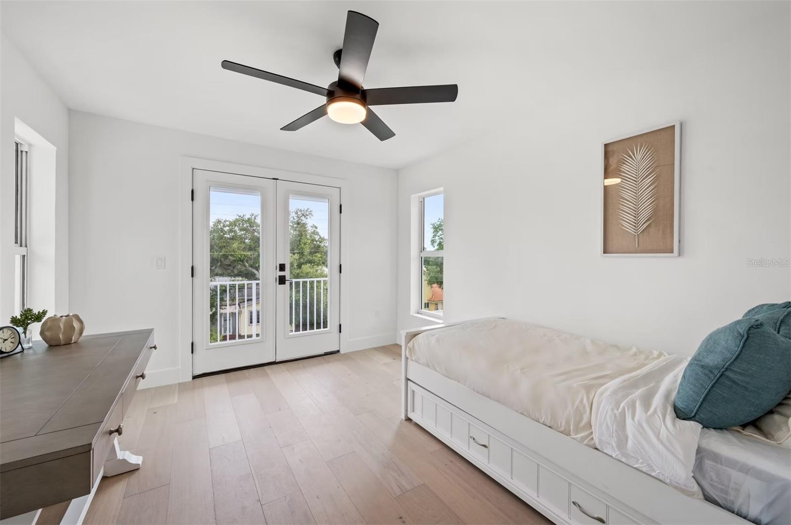 1647 SIESTA DR, SARASOTA, FL, 34239